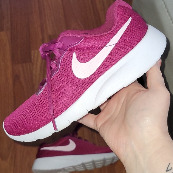 โจ๏ธSOLDโจ๏ธKids Maroon Nike Runners Size 3.5 EUC - Picture 5 of 11